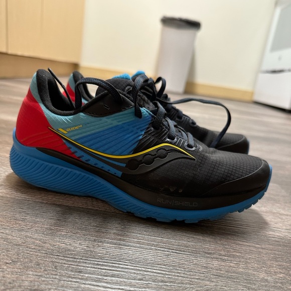 W’s sz 6 Saucony Guide 14 RunShield - Picture 3 of 5